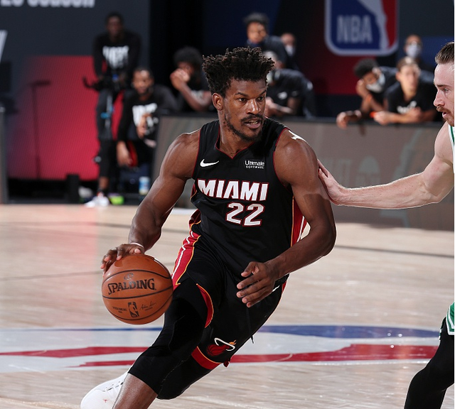 中场的控球 中场的控球